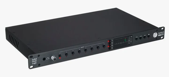 SSL Alpha 8, het volumeknopje en de LED-meters