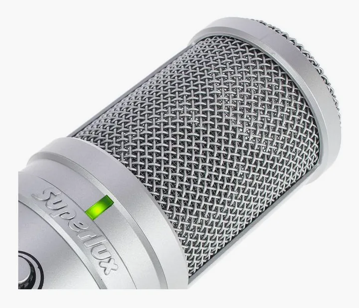 Superlux E205U, het frontale grillewerk