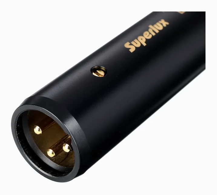 Superlux E208 Pair, het logo en de afwerking