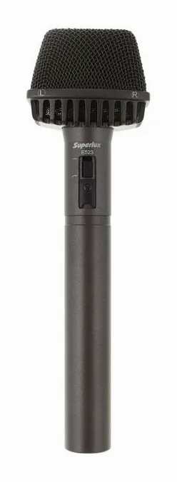 Superlux E523/D, de XLR-aansluiting onderaan