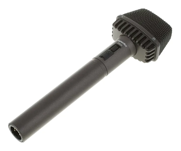 Superlux E523/D, het logo en de afwerking
