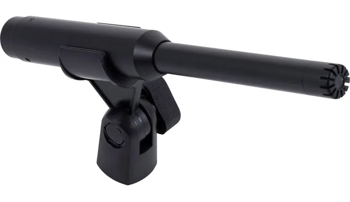 Superlux ECM999, de XLR-aansluiting onderaan