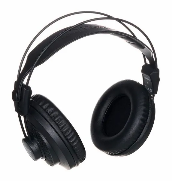 Superlux HD-668 B MKII, de kabelaansluiting aan de oorschelp