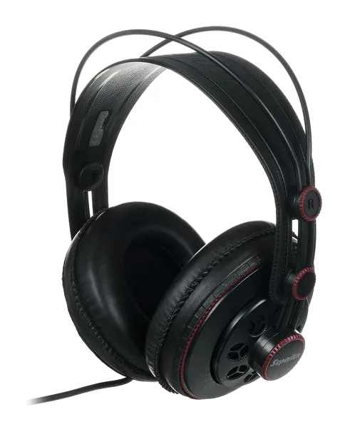 Superlux HD-681AIR, de kabelaansluiting aan de oorschelp