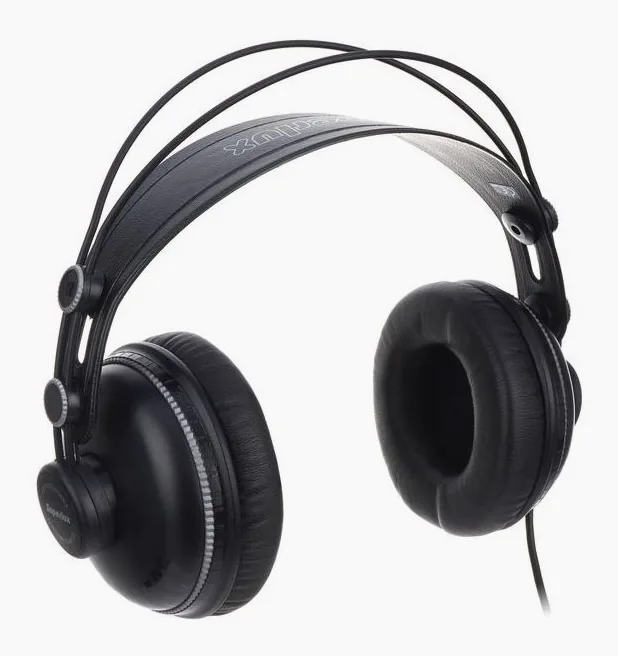 Superlux HD-662 B, de oorschelp van dichtbij