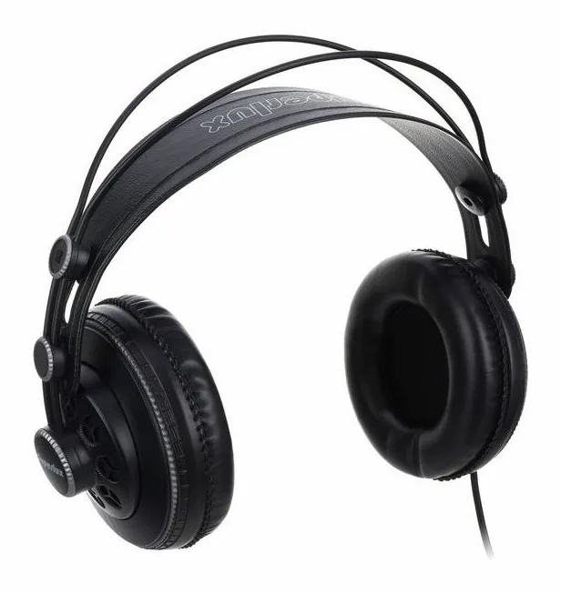 Superlux HD-681 B, de oorschelp van dichtbij