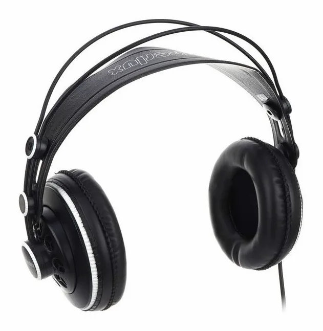 Superlux HD-681 F, de oorschelp van dichtbij