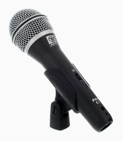 Superlux PRA C1, de XLR-aansluiting onderaan