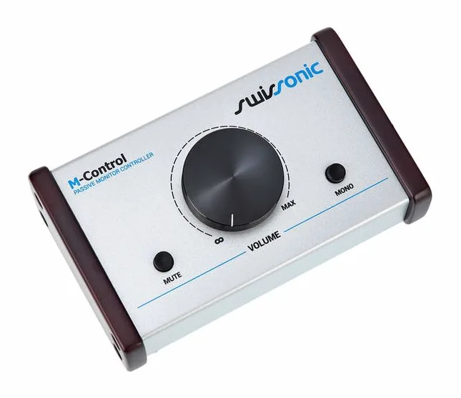 Swissonic M-Control, het frontpaneel met de woofer en tweeter