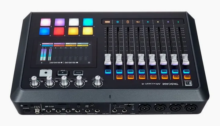 Tascam Mixcast 4, de aansluitingen aan de achterkant