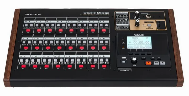 Tascam Studio Bridge, het volumeknopje en de LED-meters