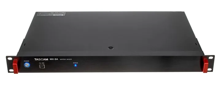 Tascam MX-8A, de ingangen aan de voorzijde