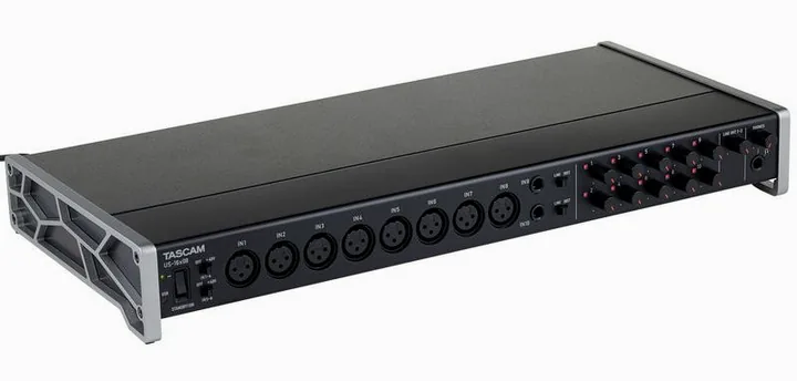 Tascam US-16x08, de aansluitingen aan de achterkant