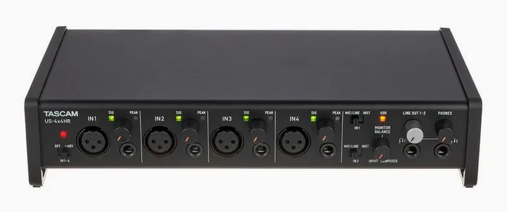 Tascam US-4x4HR, het voorpaneel met de draaiknoppen
