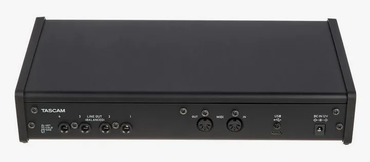 Tascam US-4x4HR, het volumeknopje en de LED-meters