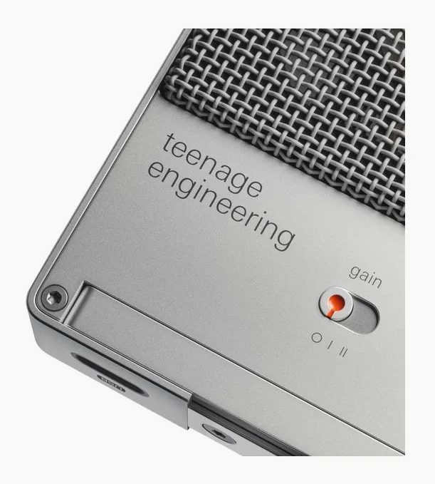 Teenage Engineering CM-15, het logo en de afwerking