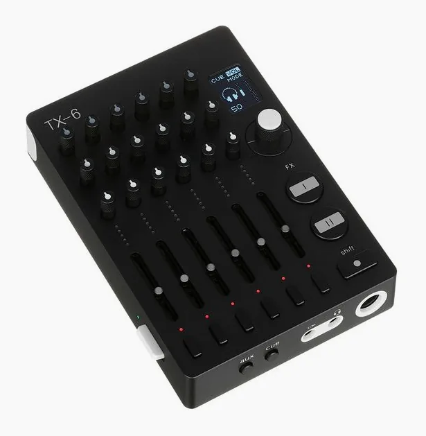 Teenage Engineering TX-6 Black, het volumeknopje en de LED-meters