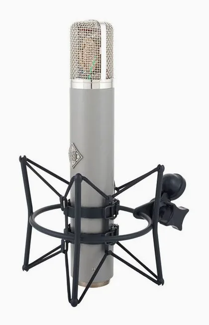 Telefunken C-12, de bevestiging en de houder