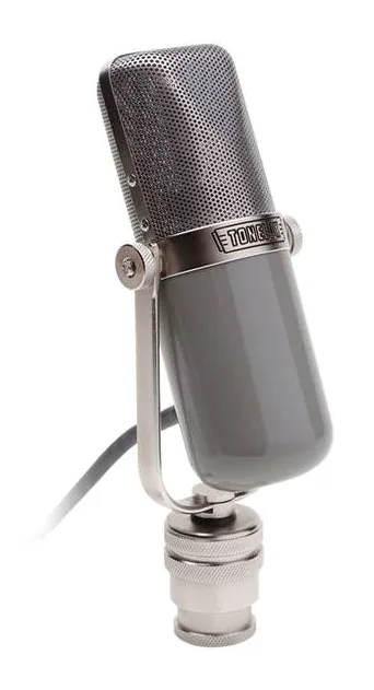 Tonelux JC37, het frontale grillewerk