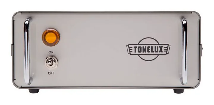 Tonelux JC37, het frontale grillewerk