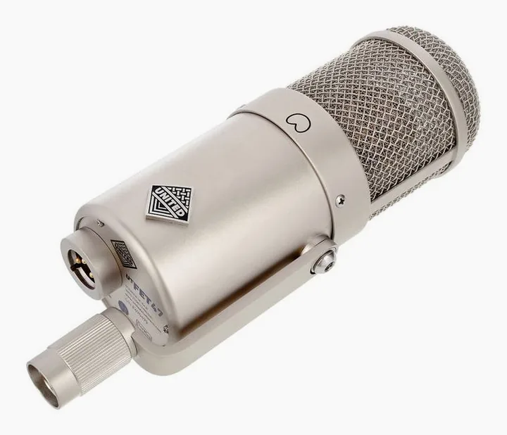 United Studio Technologies UT FET47, de XLR-aansluiting onderaan