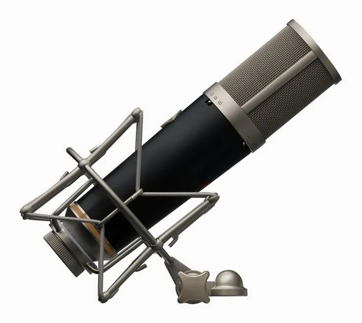United Studio Technologies UT Tube67, de XLR-aansluiting onderaan