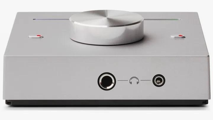 Universal Audio Apollo e2m, de bassreflexpoort
