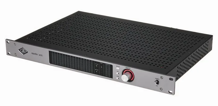 Universal Audio Apollo x16 Gen2 Complete, het voorpaneel met de draaiknoppen