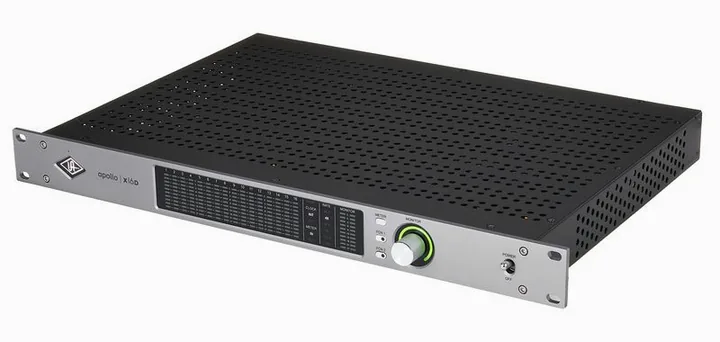 Universal Audio Apollo x16D Gen2 Complete, de ingangen aan de voorzijde