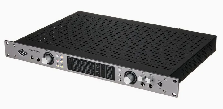 Universal Audio Apollo x6 Gen2 AC Sphere Bundl, het volumeknopje en de LED-meters