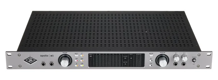 Universal Audio Apollo x6 Gen2 AC Sphere Bundl, het volumeknopje en de LED-meters