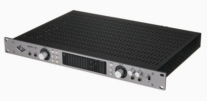 Universal Audio Apollo x6 Gen2 AC, de behuizing van opzij