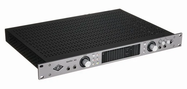 Universal Audio Apollo x6 Gen2 AC, de aansluitingen aan de achterkant