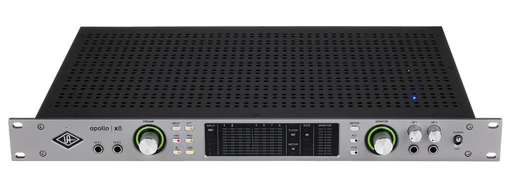 Universal Audio Apollo x8 Gen2 AC, het volumeknopje en de LED-meters