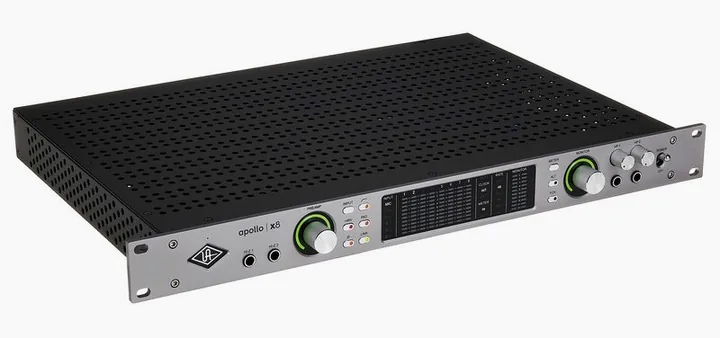 Universal Audio Apollo x8 Gen2 AC, de aansluitingen aan de achterkant