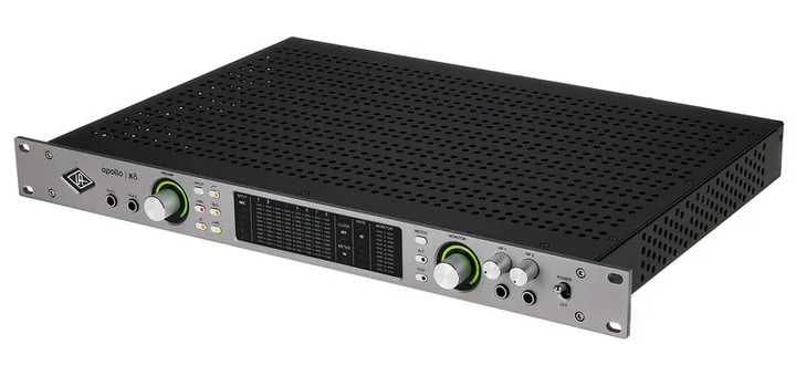 Universal Audio Apollo x8 Gen2 AC Pro, het voorpaneel met de draaiknoppen