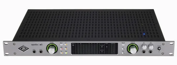 Universal Audio Apollo x8 Gen2 AC Pro, de bovenkant van het apparaat