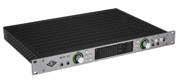 Universal Audio Apollo x8 Gen2 AC Pro, de bovenkant van het apparaat
