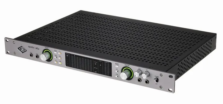 Universal Audio Apollo x8p Gen2 AC, het voorpaneel met de draaiknoppen