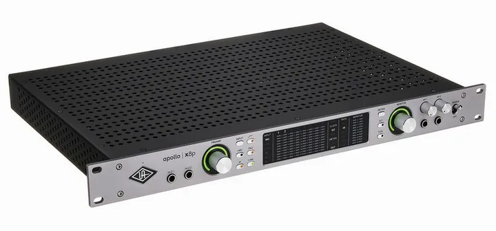 Universal Audio Apollo x8p Gen2 AC, de behuizing van opzij