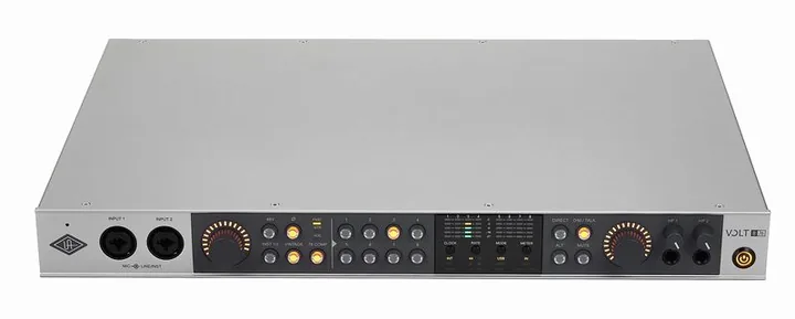 Universal Audio Volt 876 USB Recording Studio, de aansluitingen aan de achterkant