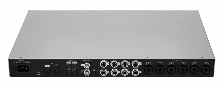 Universal Audio Volt 876 USB Recording Studio, de aansluitingen aan de achterkant