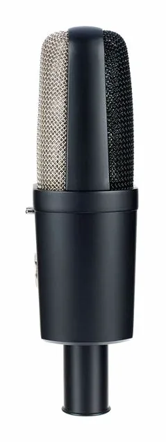Warm Audio WA-14, de XLR-aansluiting onderaan