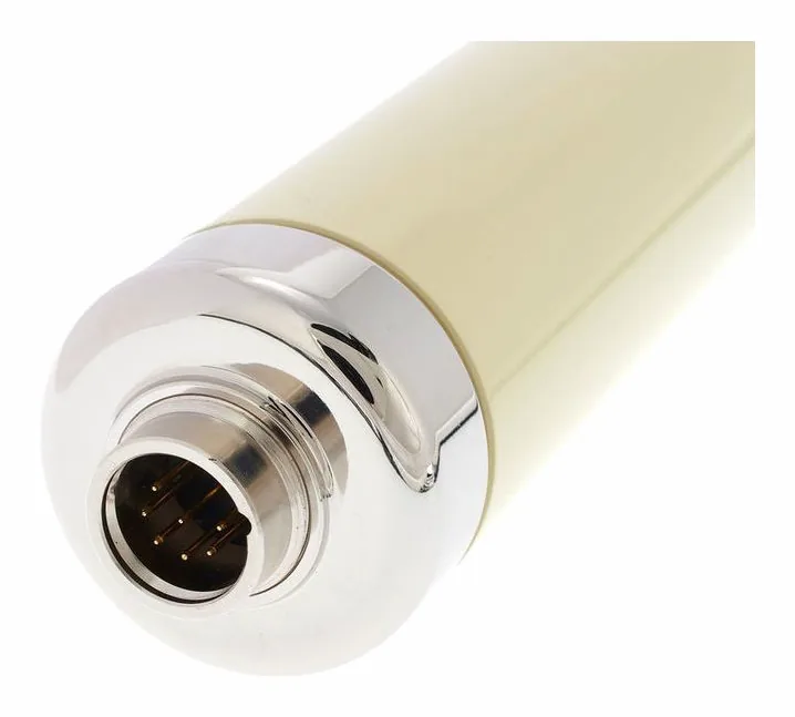 Warm Audio WA-251, de XLR-aansluiting onderaan