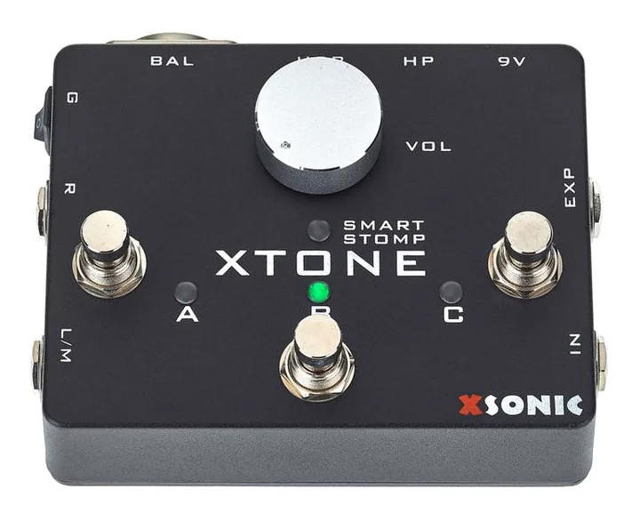 Xsonic Xtone Interface/Foot Control, de ingangen aan de voorzijde