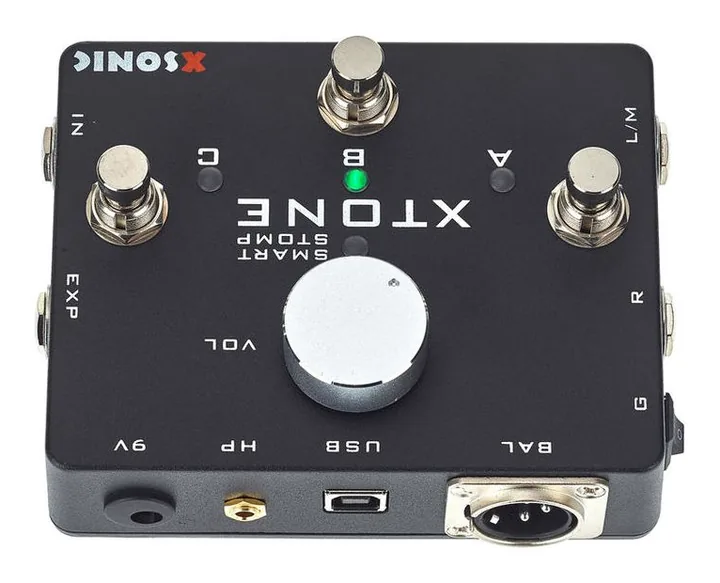 Xsonic Xtone Interface/Foot Control, de ingangen aan de voorzijde