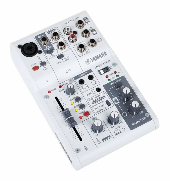 Yamaha AG03 MK2 WH, het voorpaneel met de draaiknoppen
