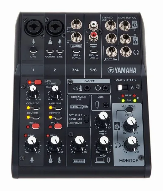 Yamaha AG06 MK2 BK, het voorpaneel met de draaiknoppen