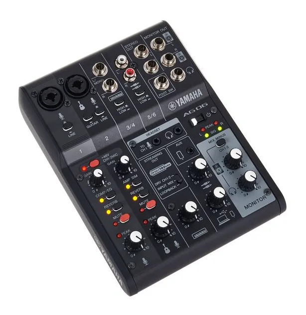 Yamaha AG06 MK2 BK, de aansluitingen aan de achterkant