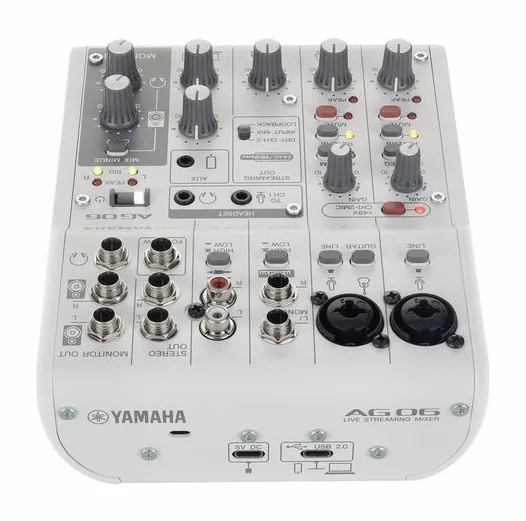 Yamaha AG06 MK2 WH, de ingangen aan de voorzijde